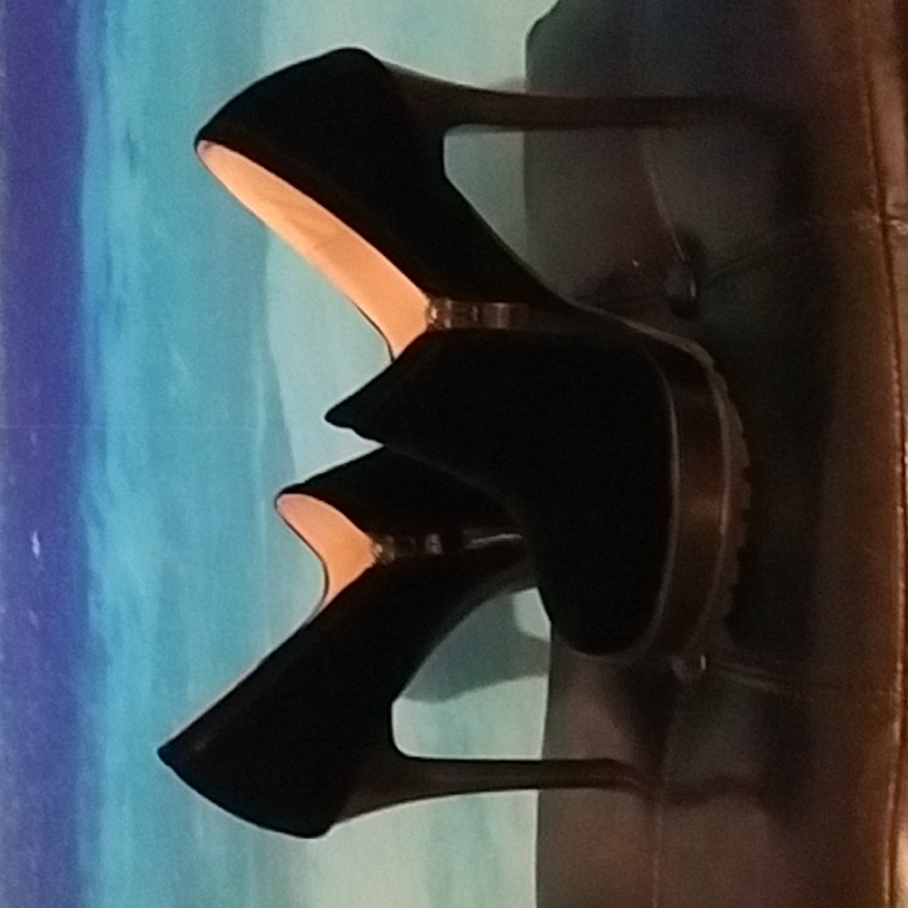 Velvet zip up heel
